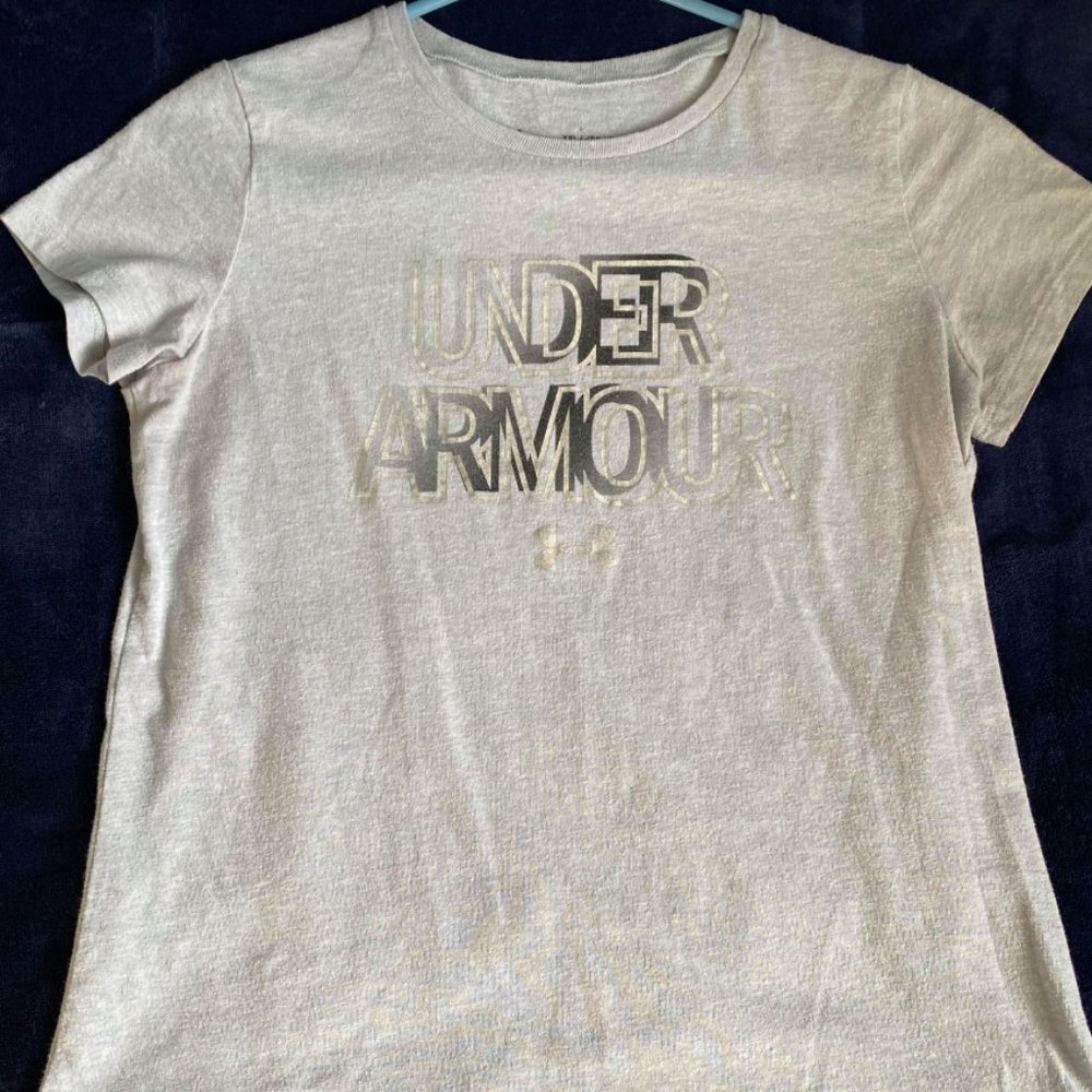 Grey Under armour shirt